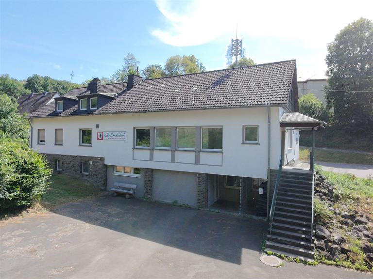 Außenansicht Hofseite mit Kellereingang 10_07_2026