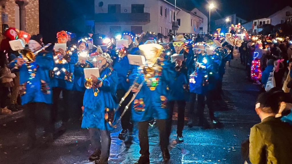 01 Nacht Karnevalsumzug in Hausten Morswiesen 13.2.2026 