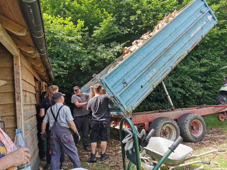 Eifeler Grillholz aus eigener Herstellung Musikverein Niederheckenbach 10
